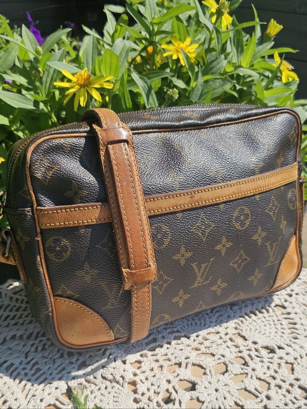 Louis Vuitton Trocadero 27 Crossbody Bag
